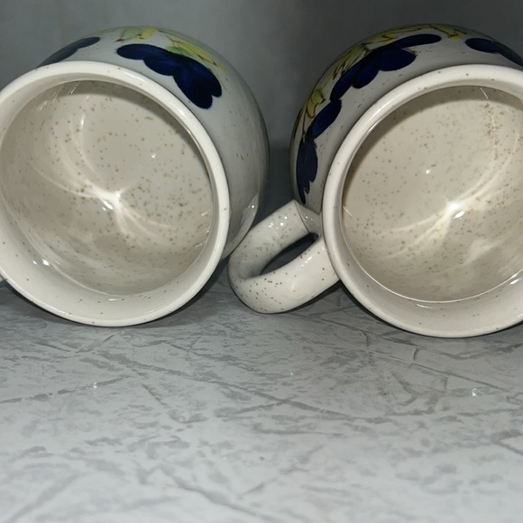 Vtg Speckled Stoneware Painted floral mugs Set of 4 - Picture 7 of 11
